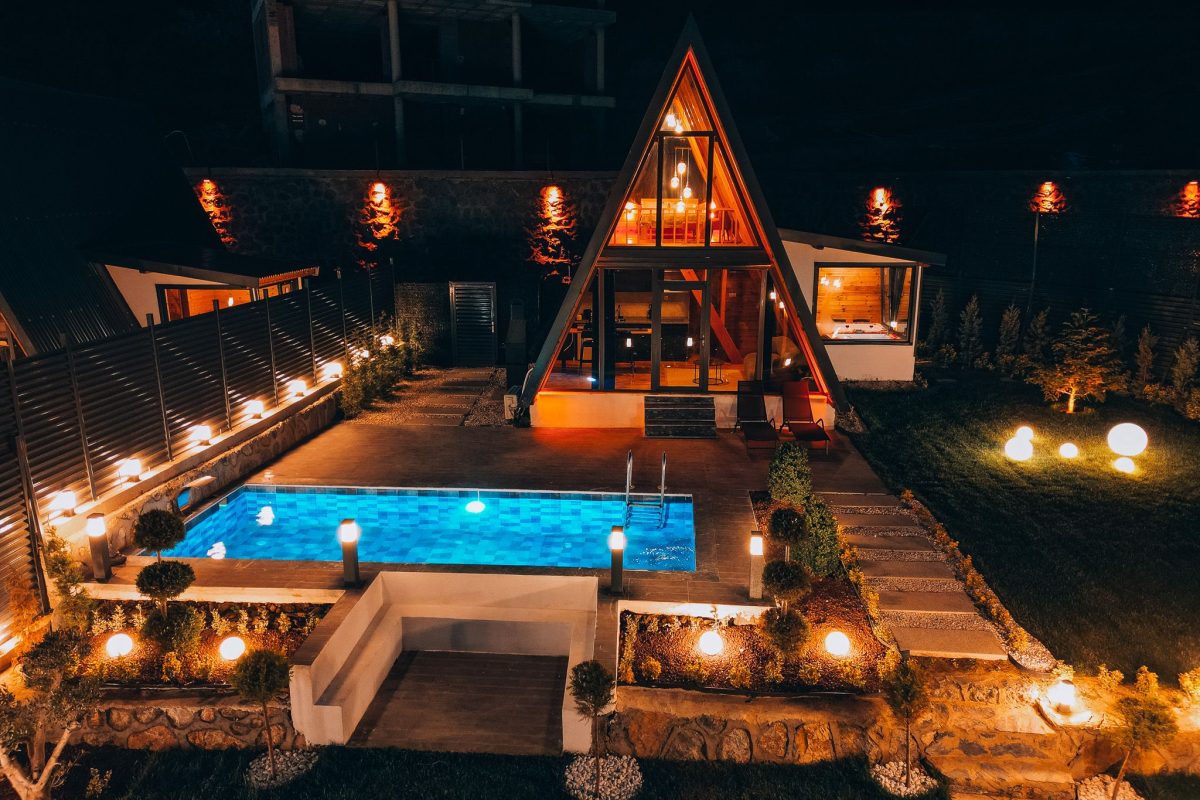 Geyve Sun Valley White Bungalow